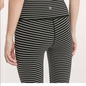 Lululemon parallel stripe crops sz 6